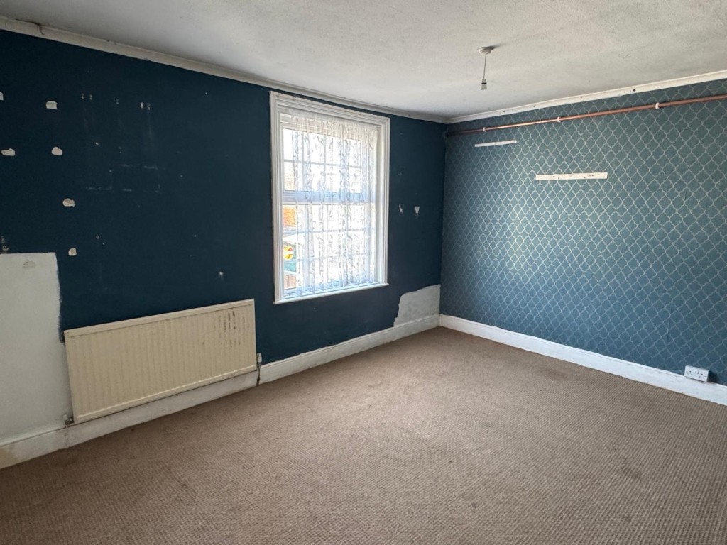 Lot: 160 - THREE-BEDROOM TOWN CENTRE HOUSE - Bedroom One